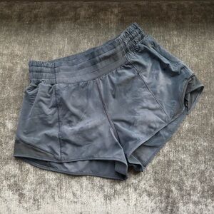 Lululemon 2.5” high rise hotty hot shorts